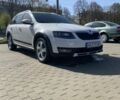Белый Шкода Октавия Скаут, объемом двигателя 2 л и пробегом 252 тыс. км за 14499 $, фото 1 на Automoto.ua