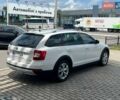 Белый Шкода Октавия Скаут, объемом двигателя 1.97 л и пробегом 222 тыс. км за 17300 $, фото 6 на Automoto.ua