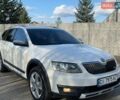 Белый Шкода Октавия Скаут, объемом двигателя 2 л и пробегом 275 тыс. км за 13200 $, фото 1 на Automoto.ua