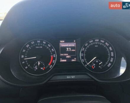 Шкода Октавия Скаут 2016 в Киеве на Automoto.ua Белый Шкода Октавия Скаут, объемом двигателя 1.97 л и пробегом 264 тыс. км за 15700 $, фото 8 на Automoto.ua