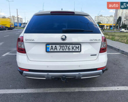 Шкода Октавия Скаут 2016 в Киеве на Automoto.ua Белый Шкода Октавия Скаут, объемом двигателя 1.97 л и пробегом 264 тыс. км за 15700 $, фото 2 на Automoto.ua