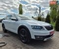 Белый Шкода Октавия Скаут, объемом двигателя 2 л и пробегом 214 тыс. км за 17450 $, фото 1 на Automoto.ua