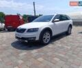 Белый Шкода Октавия Скаут, объемом двигателя 2 л и пробегом 223 тыс. км за 15850 $, фото 1 на Automoto.ua