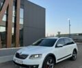 Белый Шкода Октавия Скаут, объемом двигателя 1.8 л и пробегом 175 тыс. км за 14800 $, фото 1 на Automoto.ua