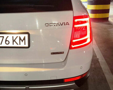 Шкода Октавия Скаут 2016 в Киеве на Automoto.ua Белый Шкода Октавия Скаут, объемом двигателя 1.97 л и пробегом 264 тыс. км за 15700 $, фото 4 на Automoto.ua