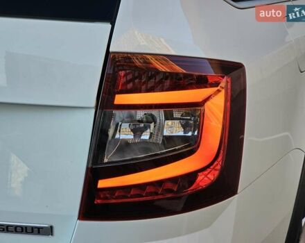 Белый Шкода Октавия Скаут, объемом двигателя 1.97 л и пробегом 185 тыс. км за 19999 $, фото 15 на Automoto.ua