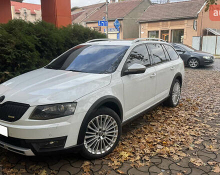 Белый Шкода Октавия Скаут, объемом двигателя 1.97 л и пробегом 267 тыс. км за 16500 $, фото 2 на Automoto.ua