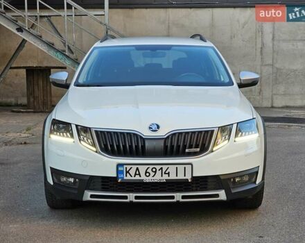 Белый Шкода Октавия Скаут, объемом двигателя 1.97 л и пробегом 185 тыс. км за 19999 $, фото 7 на Automoto.ua