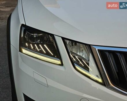 Белый Шкода Октавия Скаут, объемом двигателя 1.97 л и пробегом 185 тыс. км за 19999 $, фото 12 на Automoto.ua