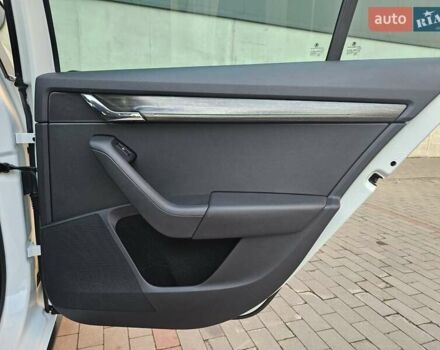 Белый Шкода Октавия Скаут, объемом двигателя 1.97 л и пробегом 185 тыс. км за 19999 $, фото 48 на Automoto.ua