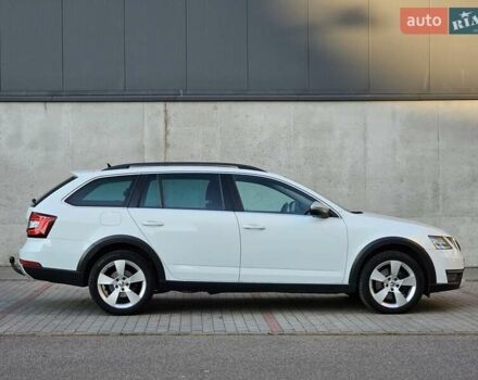 Белый Шкода Октавия Скаут, объемом двигателя 1.97 л и пробегом 185 тыс. км за 19999 $, фото 5 на Automoto.ua