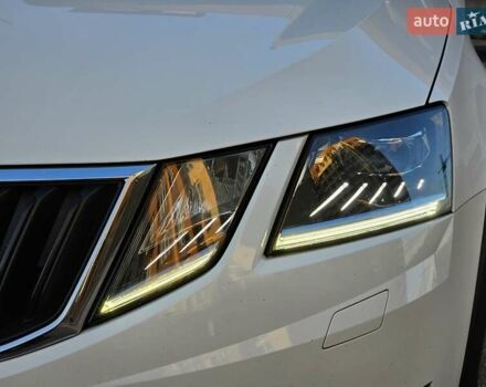 Белый Шкода Октавия Скаут, объемом двигателя 1.97 л и пробегом 185 тыс. км за 19999 $, фото 13 на Automoto.ua