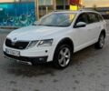 Белый Шкода Октавия Скаут, объемом двигателя 1.97 л и пробегом 276 тыс. км за 14800 $, фото 1 на Automoto.ua