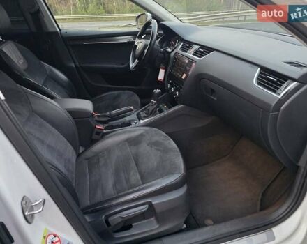 Белый Шкода Октавия Скаут, объемом двигателя 2 л и пробегом 230 тыс. км за 19499 $, фото 46 на Automoto.ua