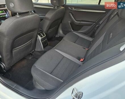 Белый Шкода Октавия Скаут, объемом двигателя 1.97 л и пробегом 185 тыс. км за 19999 $, фото 54 на Automoto.ua