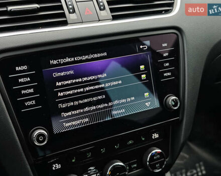 Білий Шкода Octavia Scout, об'ємом двигуна 2 л та пробігом 199 тис. км за 19200 $, фото 34 на Automoto.ua