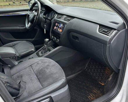 Белый Шкода Октавия Скаут, объемом двигателя 1.97 л и пробегом 198 тыс. км за 16299 $, фото 27 на Automoto.ua