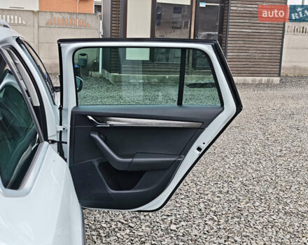 Білий Шкода Octavia Scout, об'ємом двигуна 2 л та пробігом 199 тис. км за 19200 $, фото 56 на Automoto.ua