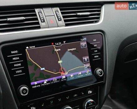 Білий Шкода Octavia Scout, об'ємом двигуна 2 л та пробігом 199 тис. км за 19200 $, фото 36 на Automoto.ua