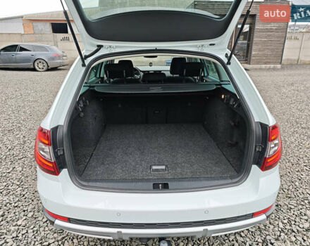 Білий Шкода Octavia Scout, об'ємом двигуна 2 л та пробігом 199 тис. км за 19200 $, фото 51 на Automoto.ua