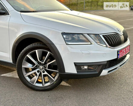 Білий Шкода Octavia Scout, об'ємом двигуна 2 л та пробігом 200 тис. км за 22350 $, фото 18 на Automoto.ua