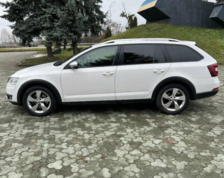 Белый Шкода Октавия Скаут, объемом двигателя 1.97 л и пробегом 198 тыс. км за 16299 $, фото 7 на Automoto.ua