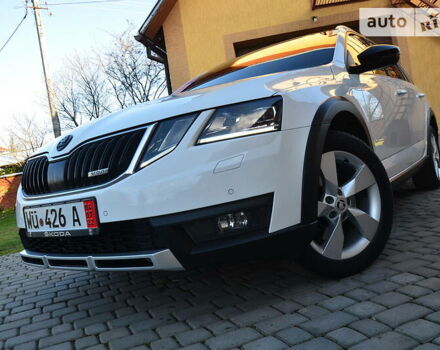 Білий Шкода Octavia Scout, об'ємом двигуна 2 л та пробігом 180 тис. км за 18850 $, фото 5 на Automoto.ua