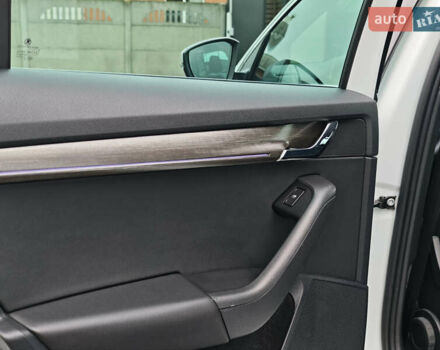 Білий Шкода Octavia Scout, об'ємом двигуна 2 л та пробігом 199 тис. км за 19200 $, фото 45 на Automoto.ua