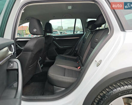 Білий Шкода Octavia Scout, об'ємом двигуна 2 л та пробігом 199 тис. км за 19200 $, фото 46 на Automoto.ua