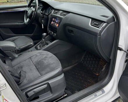 Белый Шкода Октавия Скаут, объемом двигателя 1.97 л и пробегом 198 тыс. км за 16299 $, фото 26 на Automoto.ua