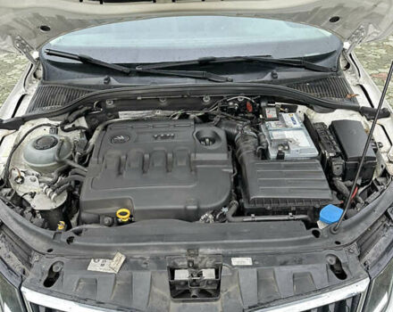 Белый Шкода Октавия Скаут, объемом двигателя 1.97 л и пробегом 198 тыс. км за 16299 $, фото 31 на Automoto.ua