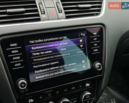 Білий Шкода Octavia Scout, об'ємом двигуна 2 л та пробігом 199 тис. км за 19200 $, фото 28 на Automoto.ua