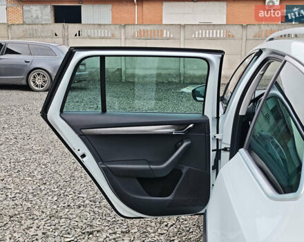 Білий Шкода Octavia Scout, об'ємом двигуна 2 л та пробігом 199 тис. км за 19200 $, фото 44 на Automoto.ua