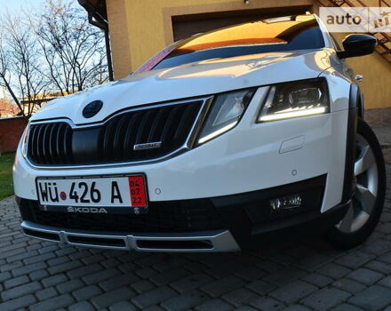 Білий Шкода Octavia Scout, об'ємом двигуна 2 л та пробігом 180 тис. км за 18850 $, фото 9 на Automoto.ua