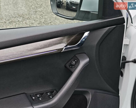 Білий Шкода Octavia Scout, об'ємом двигуна 2 л та пробігом 199 тис. км за 19200 $, фото 16 на Automoto.ua