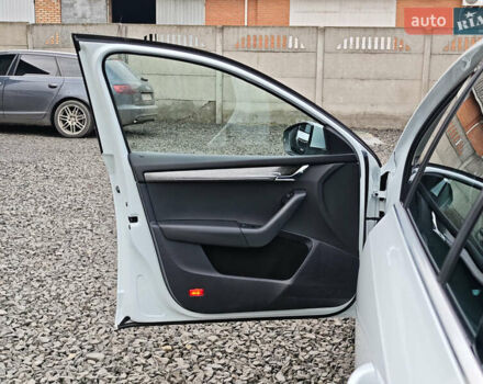 Білий Шкода Octavia Scout, об'ємом двигуна 2 л та пробігом 199 тис. км за 19200 $, фото 15 на Automoto.ua