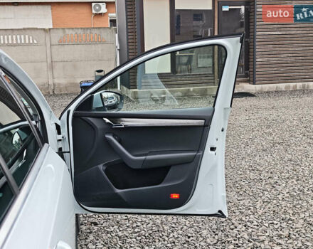 Білий Шкода Octavia Scout, об'ємом двигуна 2 л та пробігом 199 тис. км за 19200 $, фото 59 на Automoto.ua