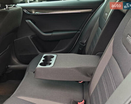 Білий Шкода Octavia Scout, об'ємом двигуна 2 л та пробігом 199 тис. км за 19200 $, фото 49 на Automoto.ua