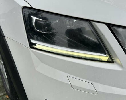 Белый Шкода Октавия Скаут, объемом двигателя 1.97 л и пробегом 198 тыс. км за 16299 $, фото 4 на Automoto.ua