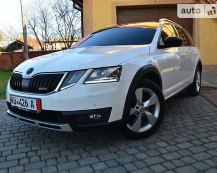 Білий Шкода Octavia Scout, об'ємом двигуна 2 л та пробігом 180 тис. км за 18850 $, фото 6 на Automoto.ua