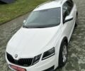 Белый Шкода Октавия Скаут, объемом двигателя 2 л и пробегом 199 тыс. км за 17000 $, фото 1 на Automoto.ua