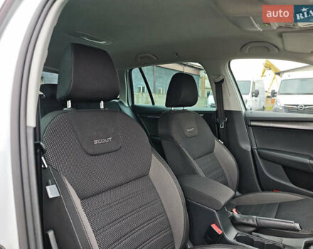 Білий Шкода Octavia Scout, об'ємом двигуна 2 л та пробігом 199 тис. км за 19200 $, фото 61 на Automoto.ua