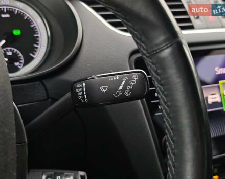 Білий Шкода Octavia Scout, об'ємом двигуна 2 л та пробігом 199 тис. км за 19200 $, фото 26 на Automoto.ua