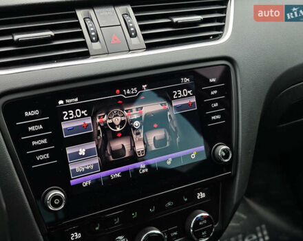 Білий Шкода Octavia Scout, об'ємом двигуна 2 л та пробігом 199 тис. км за 19200 $, фото 35 на Automoto.ua