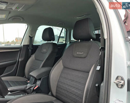 Білий Шкода Octavia Scout, об'ємом двигуна 2 л та пробігом 199 тис. км за 19200 $, фото 20 на Automoto.ua