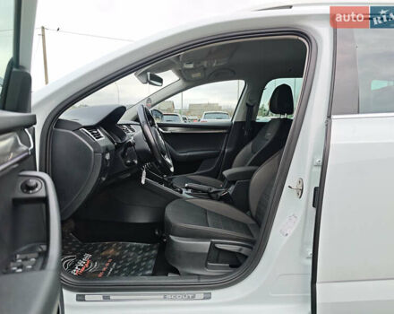 Білий Шкода Octavia Scout, об'ємом двигуна 2 л та пробігом 199 тис. км за 19200 $, фото 19 на Automoto.ua