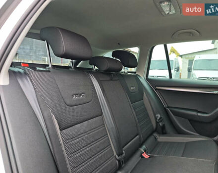 Білий Шкода Octavia Scout, об'ємом двигуна 2 л та пробігом 199 тис. км за 19200 $, фото 58 на Automoto.ua