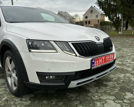 Белый Шкода Октавия Скаут, объемом двигателя 1.97 л и пробегом 198 тыс. км за 16299 $, фото 5 на Automoto.ua