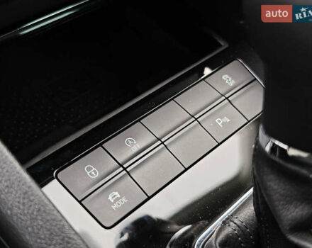 Білий Шкода Octavia Scout, об'ємом двигуна 2 л та пробігом 199 тис. км за 19200 $, фото 42 на Automoto.ua