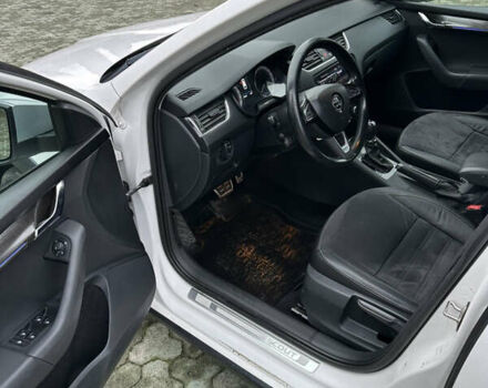 Белый Шкода Октавия Скаут, объемом двигателя 1.97 л и пробегом 198 тыс. км за 16299 $, фото 9 на Automoto.ua